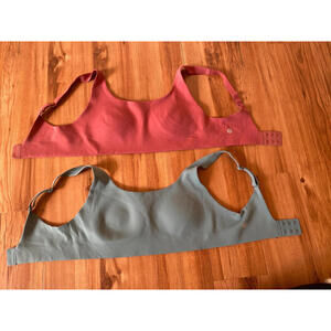 lot of 2 Lululemon Sports Bras 8 A/B Wireless Hook-and-eye Closure Wicking